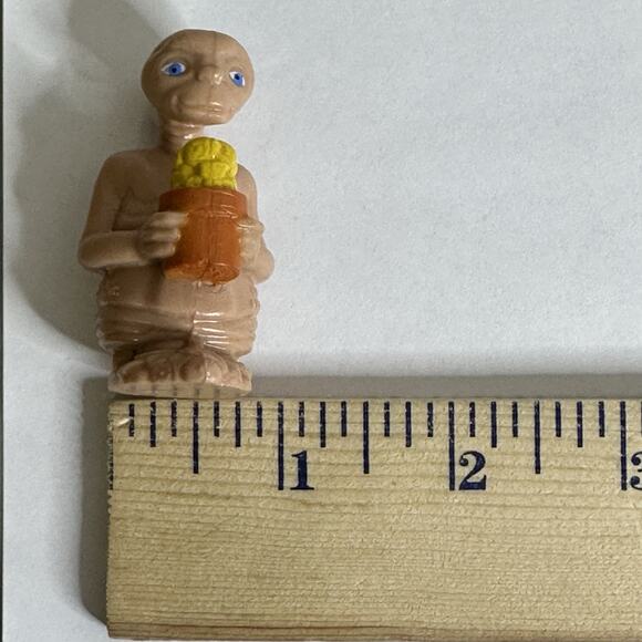 ET Original Collectibles 1982 ET Holding Plant Extra Terrestrial Figure - Picture 6 of 9